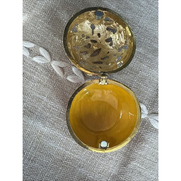 Jeweled Round Floral Box Trinket Box Made With Swarovski Crystals - Picture 10 of 16